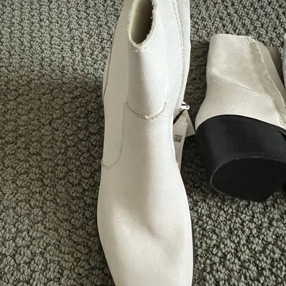Zara white booties new leather - Picture 2 of 11